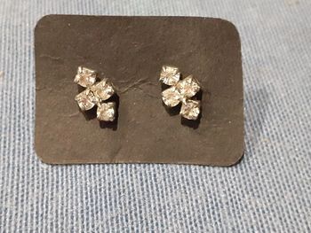 Boucle d'oreille en acier inoxydable avec 4 zircon