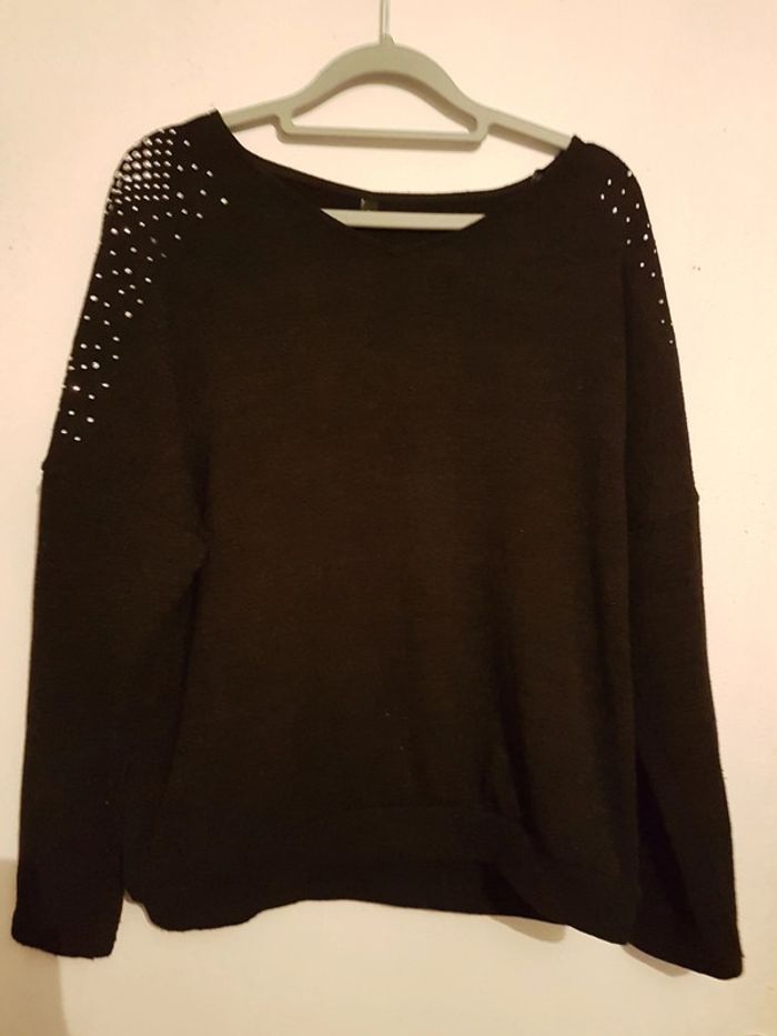 Pull noir strassées et clouté noir intermarché