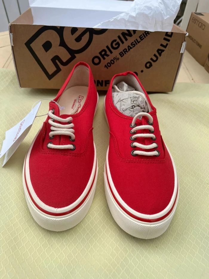 Chaussure style bateau couleur rouge marque Redley