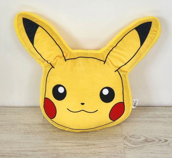 Peluche coussin Pikachu