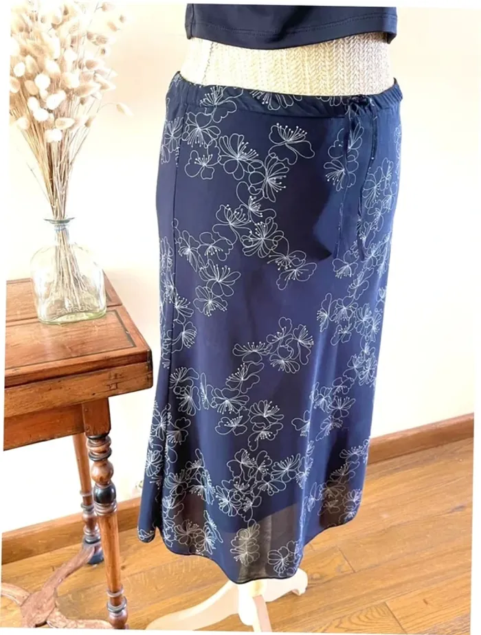 Sublime jupe fluide noir à léger motif fleur neuve H&M - photo numéro 2