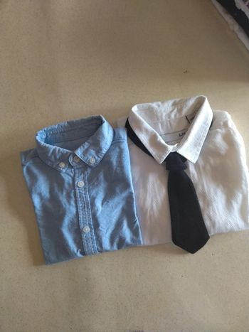 Lot de 2 chemises 1 manches longues et 1 manches courtes.. Taille 24/36.