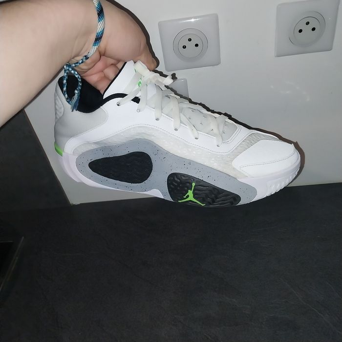 Basket Jordan Tatum 2 Néon ~ Basket-ball ~ Blanche Noire Verte ~ pointure 44 - photo numéro 8