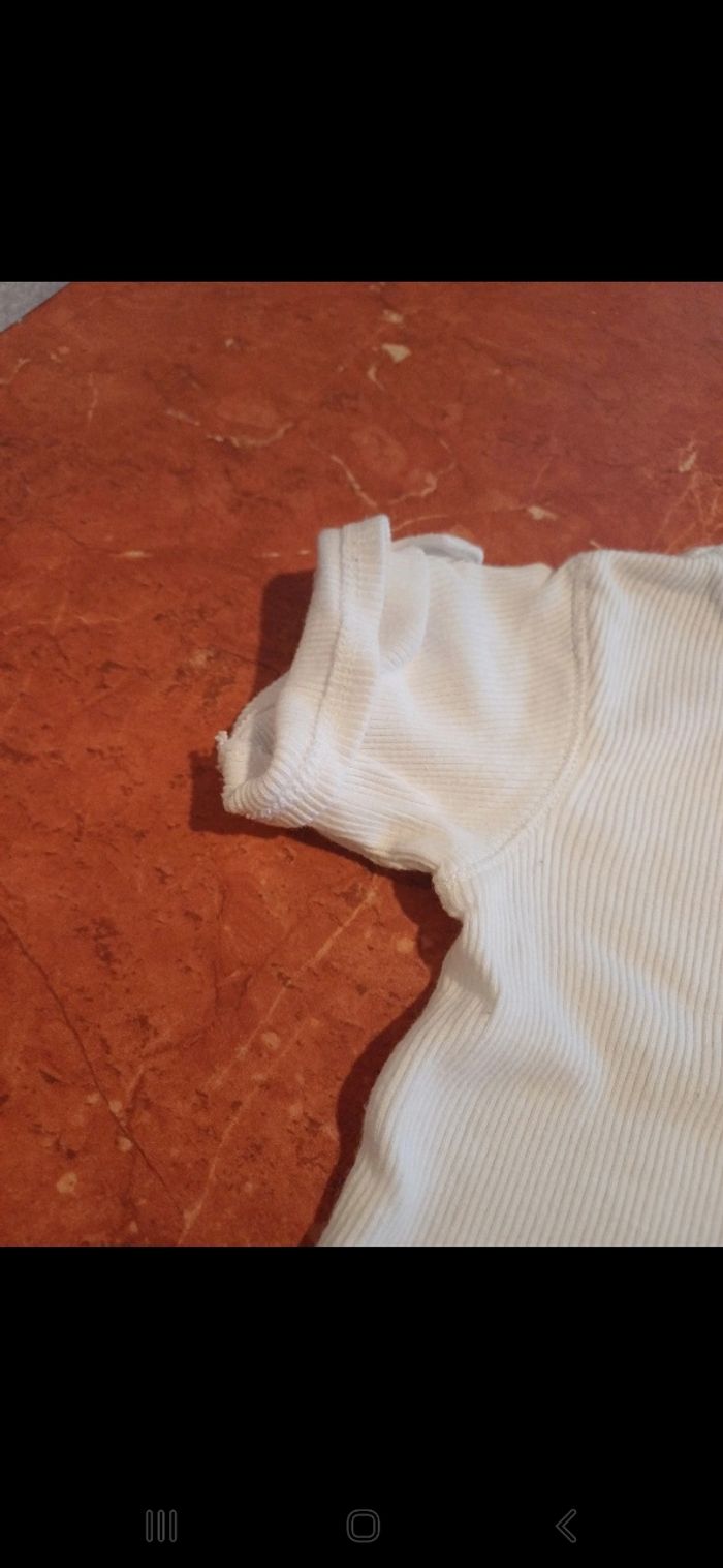 T.shirt bébé taille 6 mois - photo numéro 2