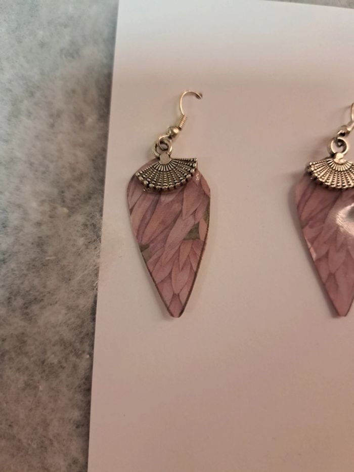 Boucles d'oreilles pendante en résine légère - photo numéro 7