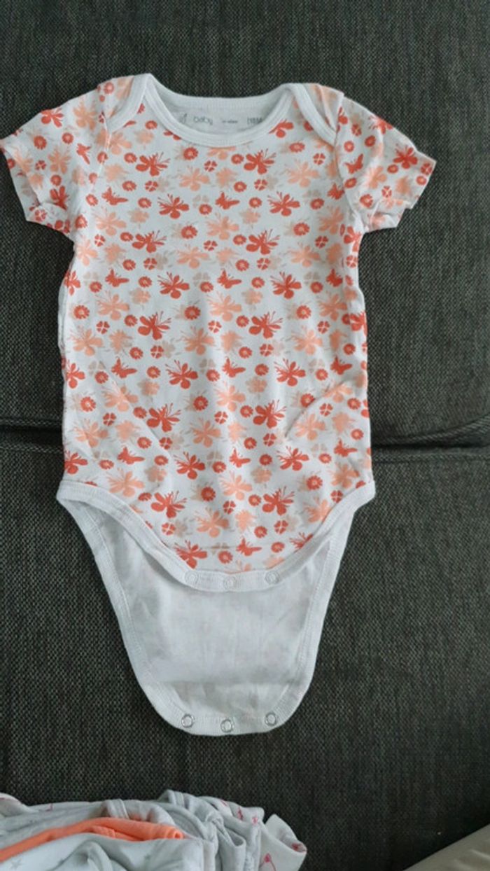 Lot de 6 bodies 18 mois - photo numéro 6