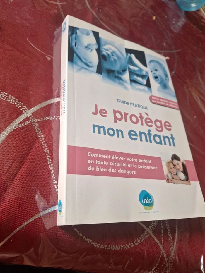 Livre guide je protege mon enfant - photo numéro 2