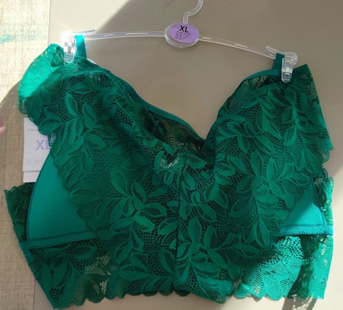 Soutien-gorge et tanga couleur vert taille XL 46/48 marque Primark. Lingerie pour femme - photo numéro 7
