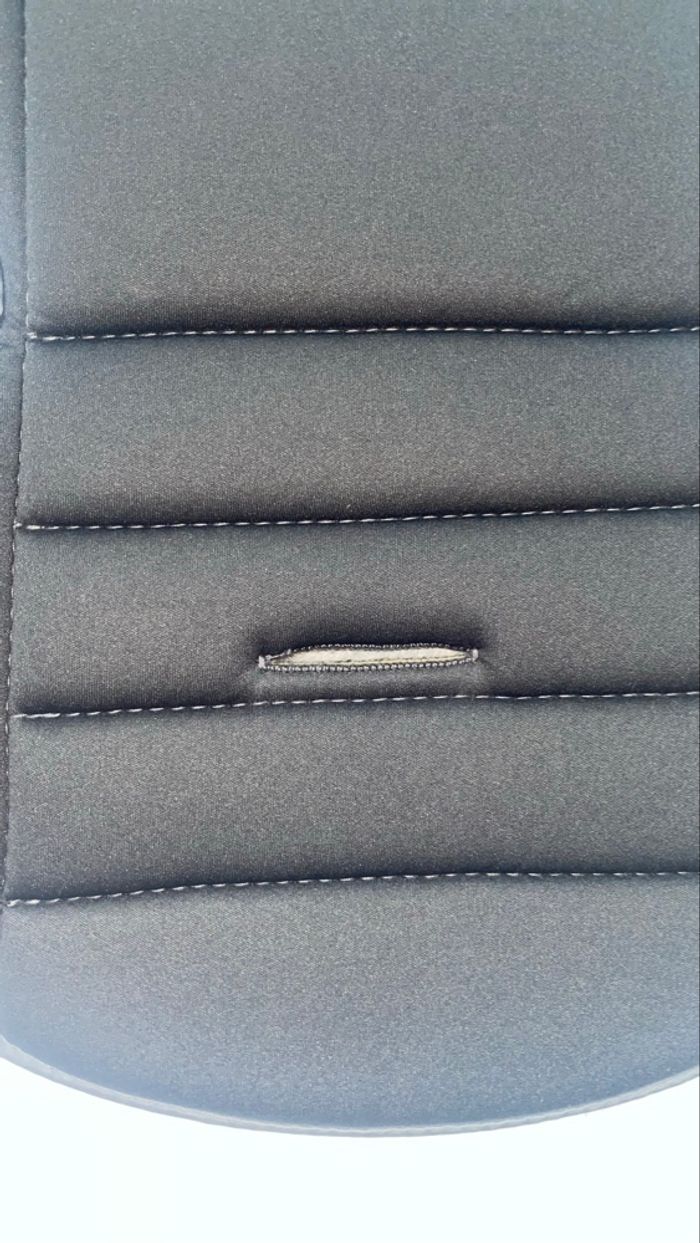 Réducteur siège auto - photo numéro 3