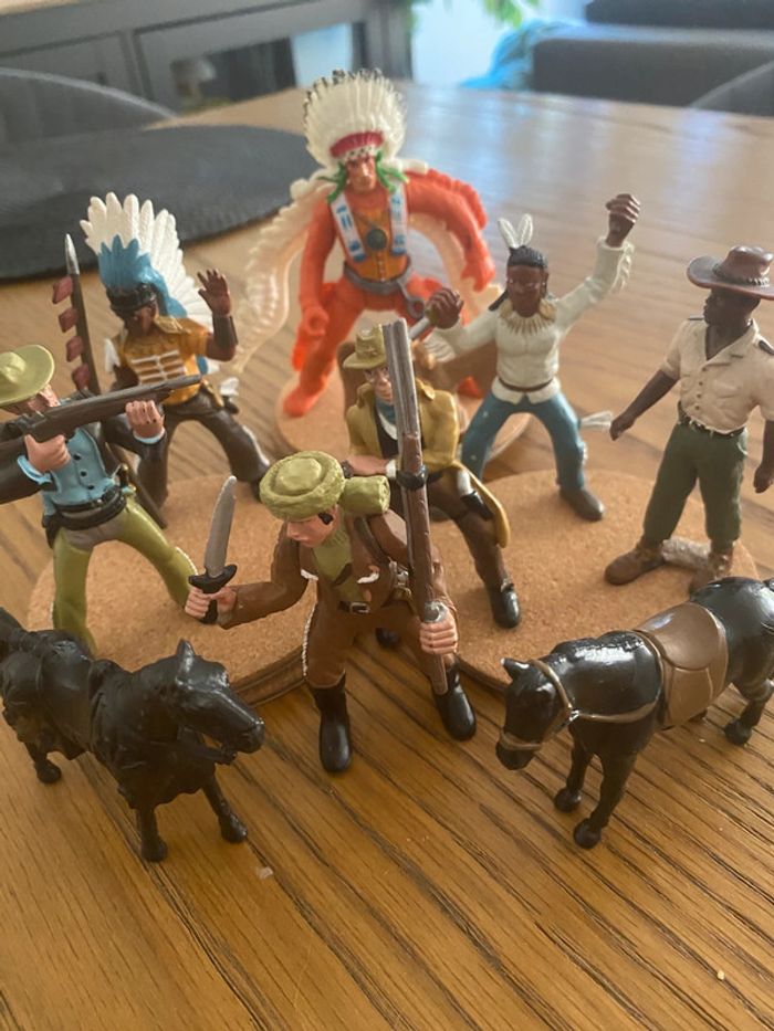 Lot de figurines cowboys et indiens