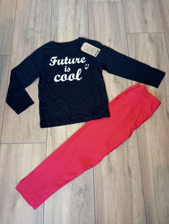 Pyjama taille 6 ans neuf