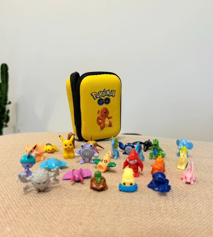 Sacoche Salameche + lot de 24 figurines Pokémon - photo numéro 3