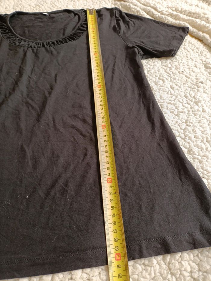 T-shirt noir à col froncé mignon – basique avec détail élégant - photo numéro 5