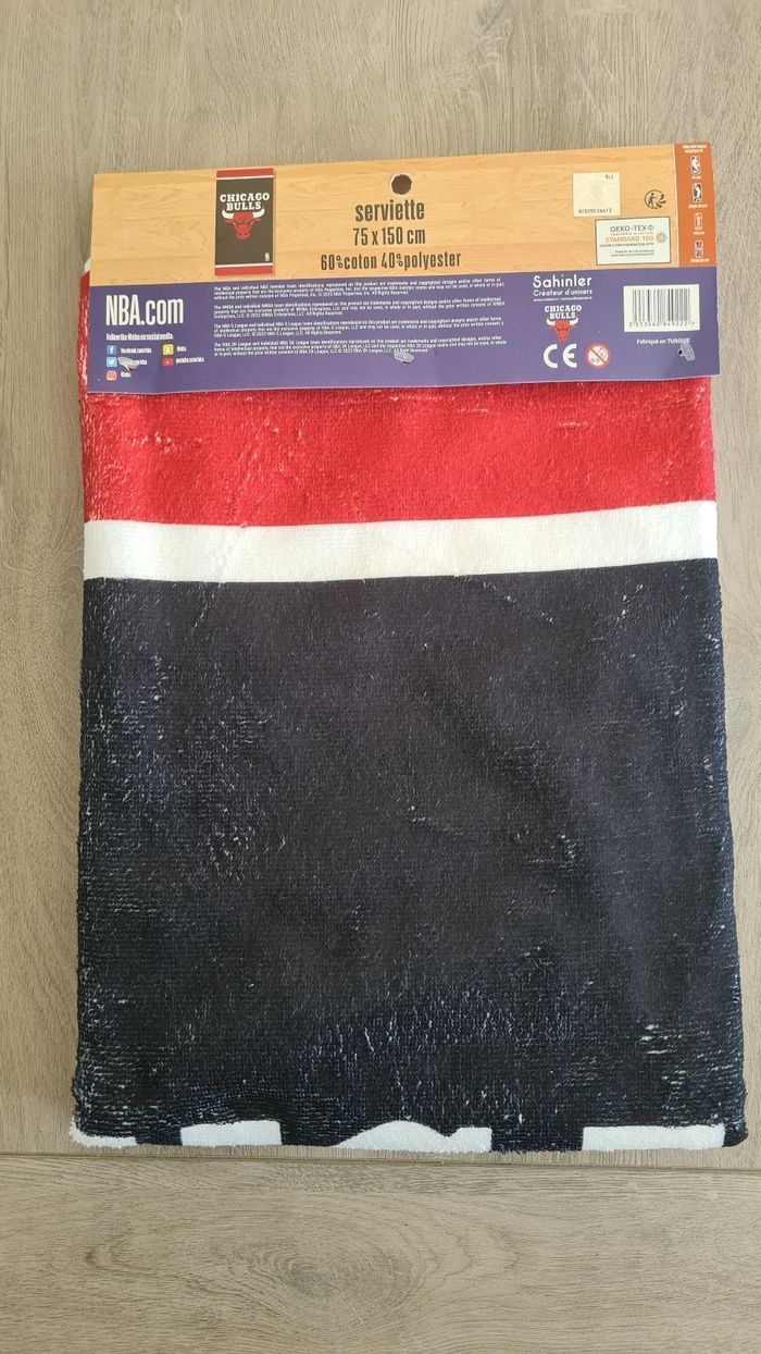 Drap de bain CHICAGO BULLS 75×150cm. - photo numéro 2