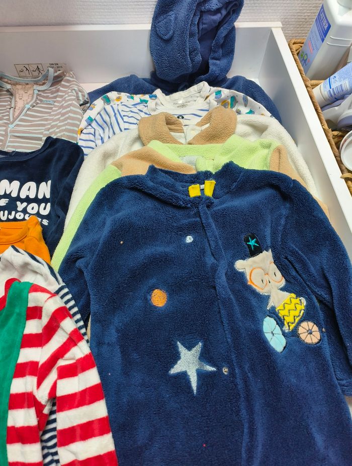 Lot 18 vêtements garçon 12 mois - photo numéro 5
