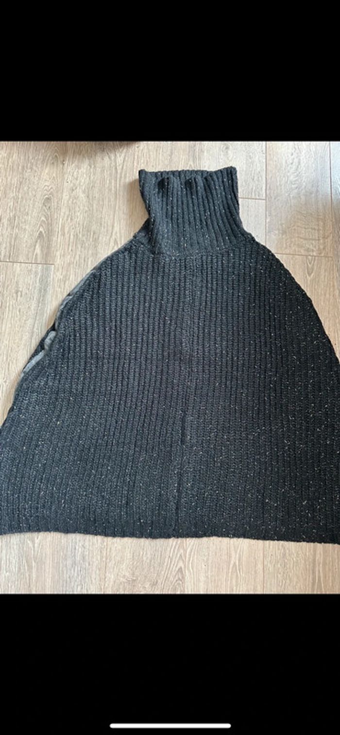 Poncho noir avec col Naf Naf