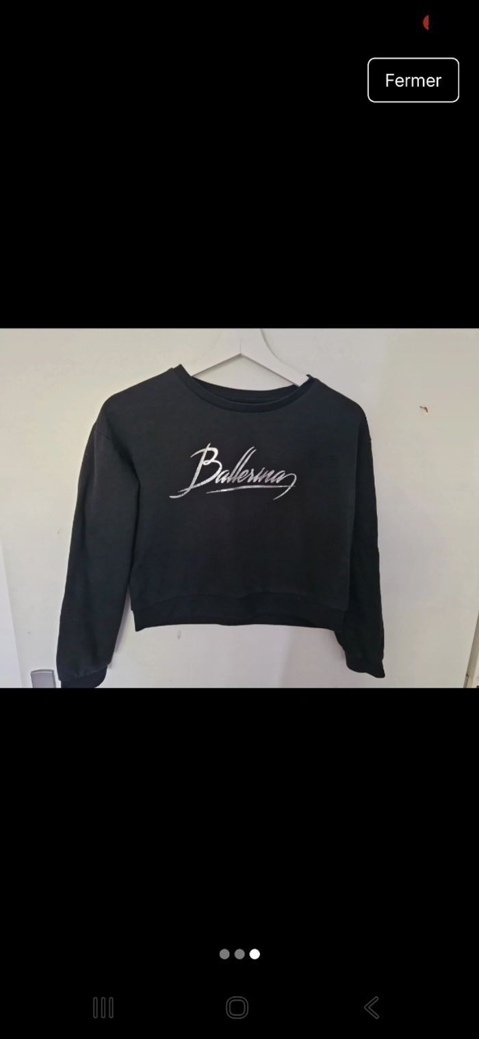 Pull noir avec écriture