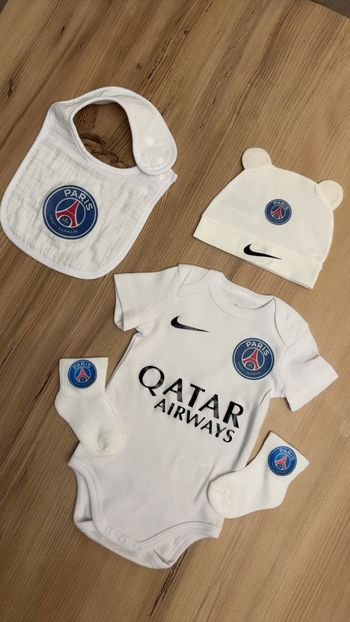 Ensemble cadeau bébé foot paris psg