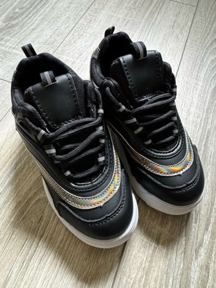 Baskets noires à lacet T.29 - photo numéro 2