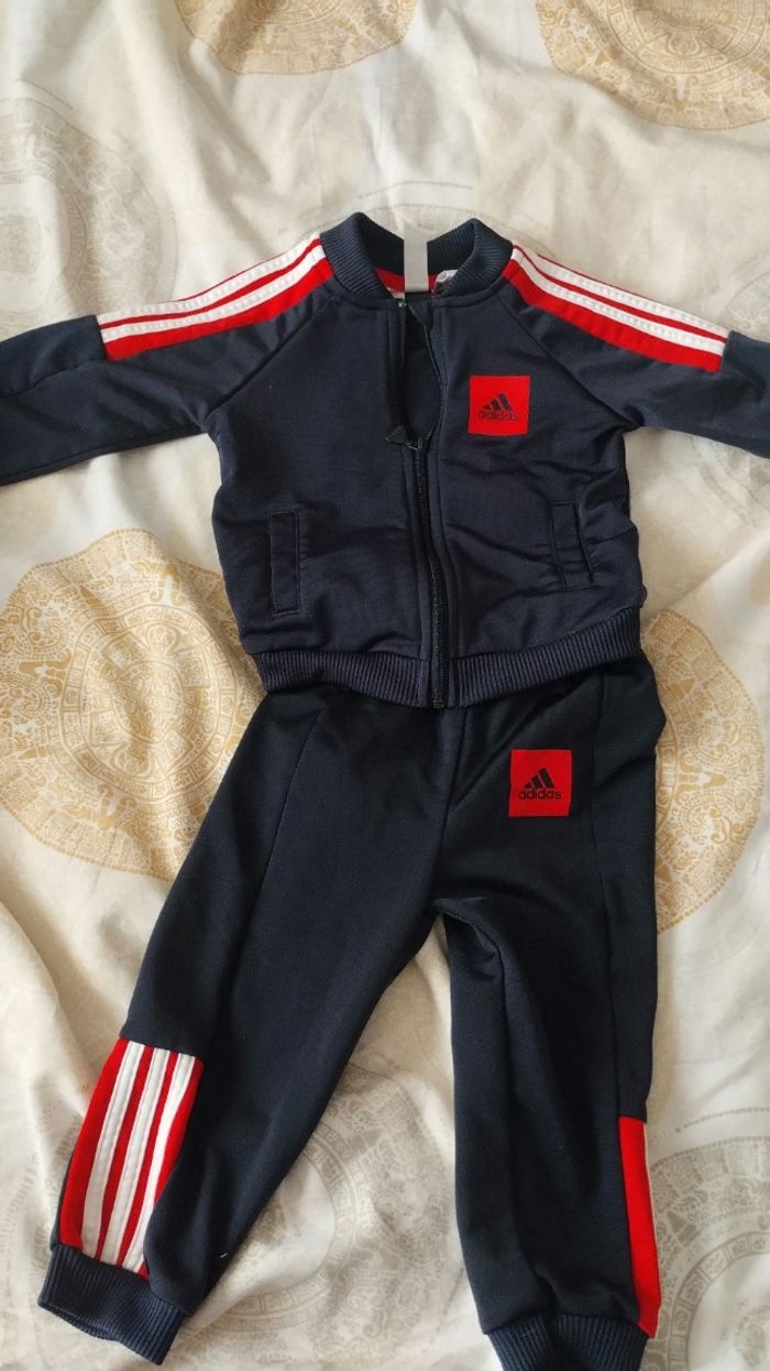 Ensemble survêtement bébé