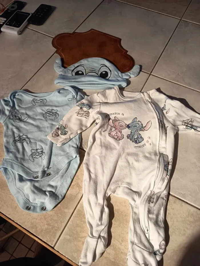 Ensemble body MC / pyjama / bonnet 1 mois