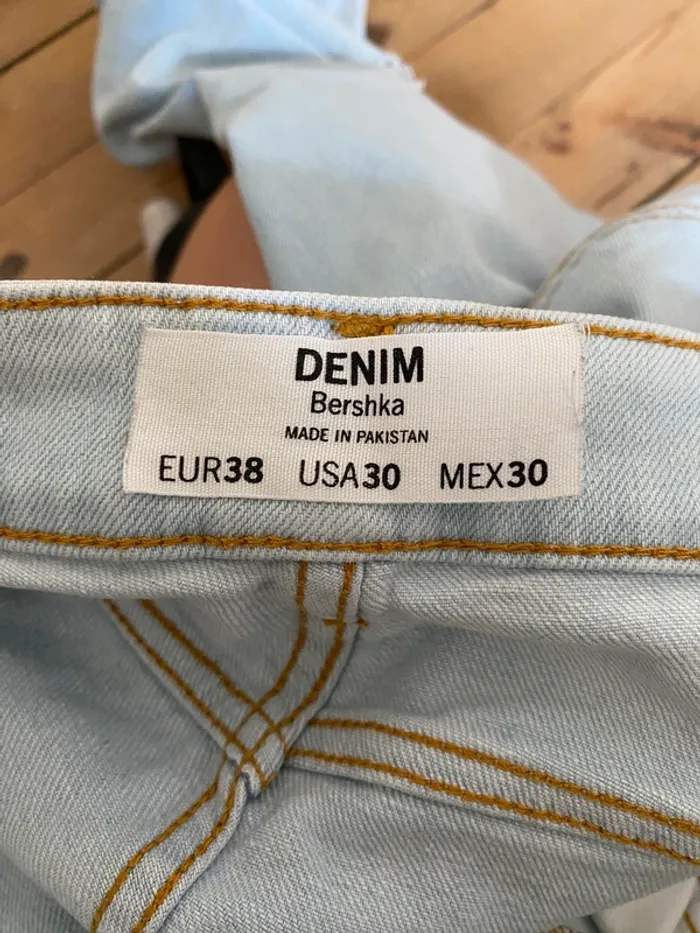 Jean troué Bershka - photo numéro 3