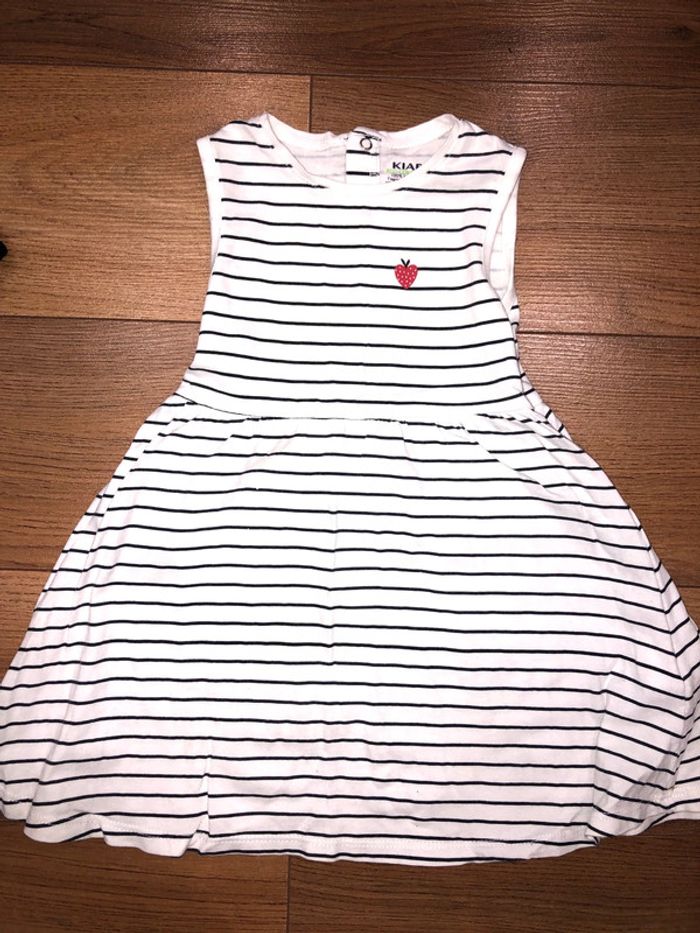 Lot de 2 robes kiabi fille 🌺 taille 24 mois très bon état - photo numéro 4