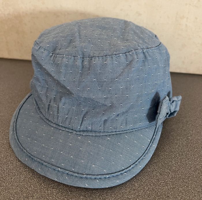 Casquette taille 6/9 mois avec noeud sur le côté / aspect jean Kiabi - photo numéro 2