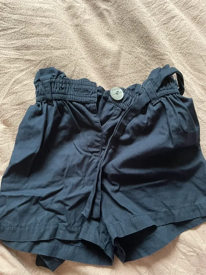 Short fille