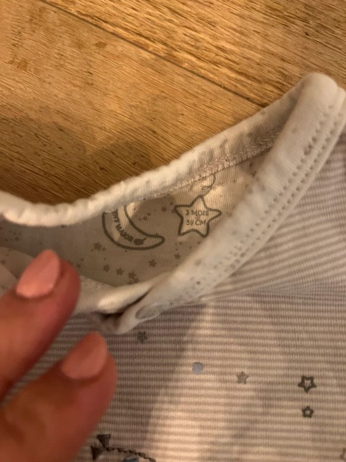 Pyjama 1 pièce blanc et gris sergent major mixte 3 mois très bon état - photo numéro 3