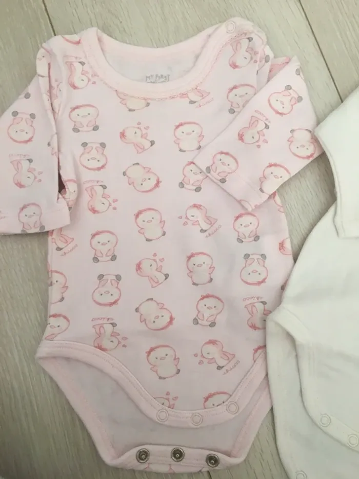 Lot body manches longues fille 1 mois Chicco neufs - photo numéro 2