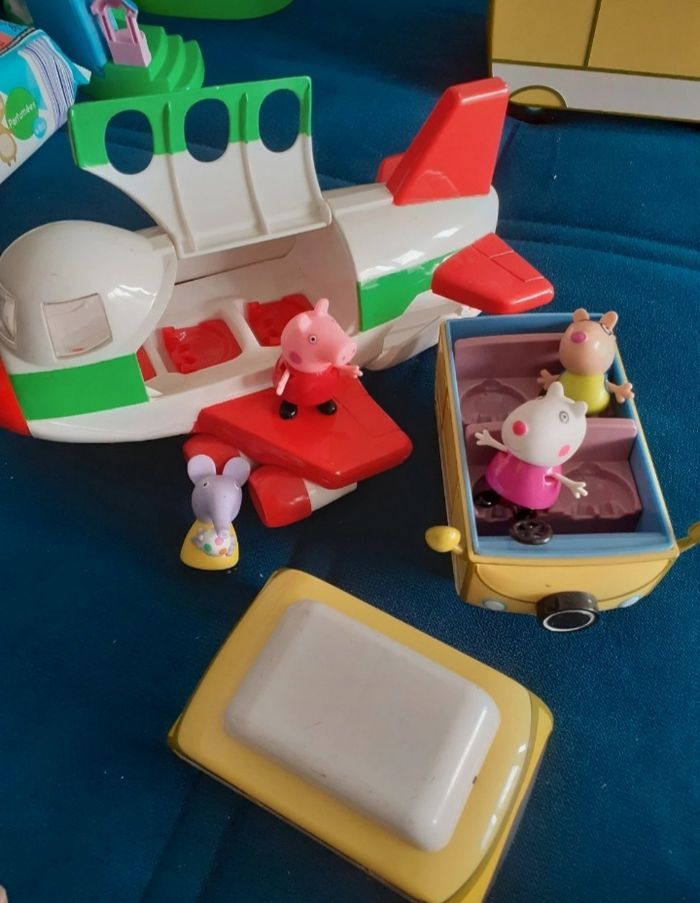 Avion et camping car peppa pig avec 4 figurines petit format - photo numéro 7