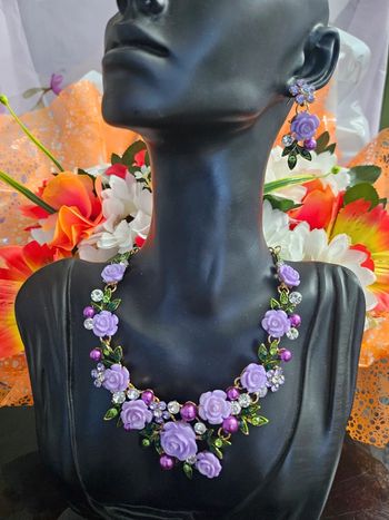 Parure collier et boucles d oreilles avec petites fleurs, et ses pierres topaz en acier inoxydable