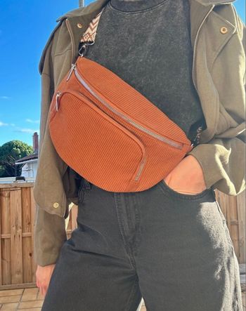 Sac banane en velours côtelé marron