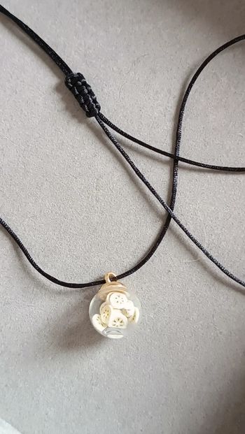 Collier fuit dans une bulle
