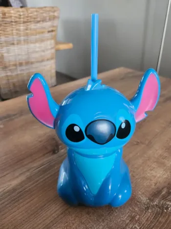 Verre avec paille forme de Stitch disney en très bon état