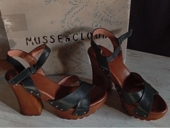 Talon compensées en cuir