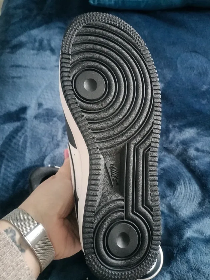 Adidas noire et blanche - photo numéro 4