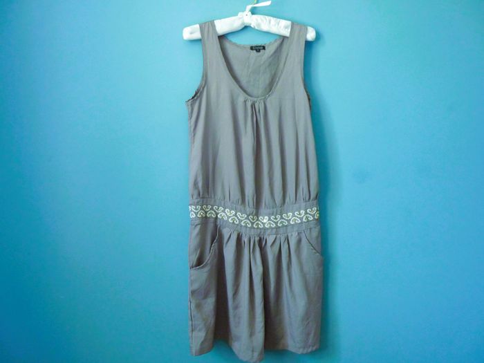 Robe Femme 38 M Charlise beige collection été TBE sans manches - photo numéro 2