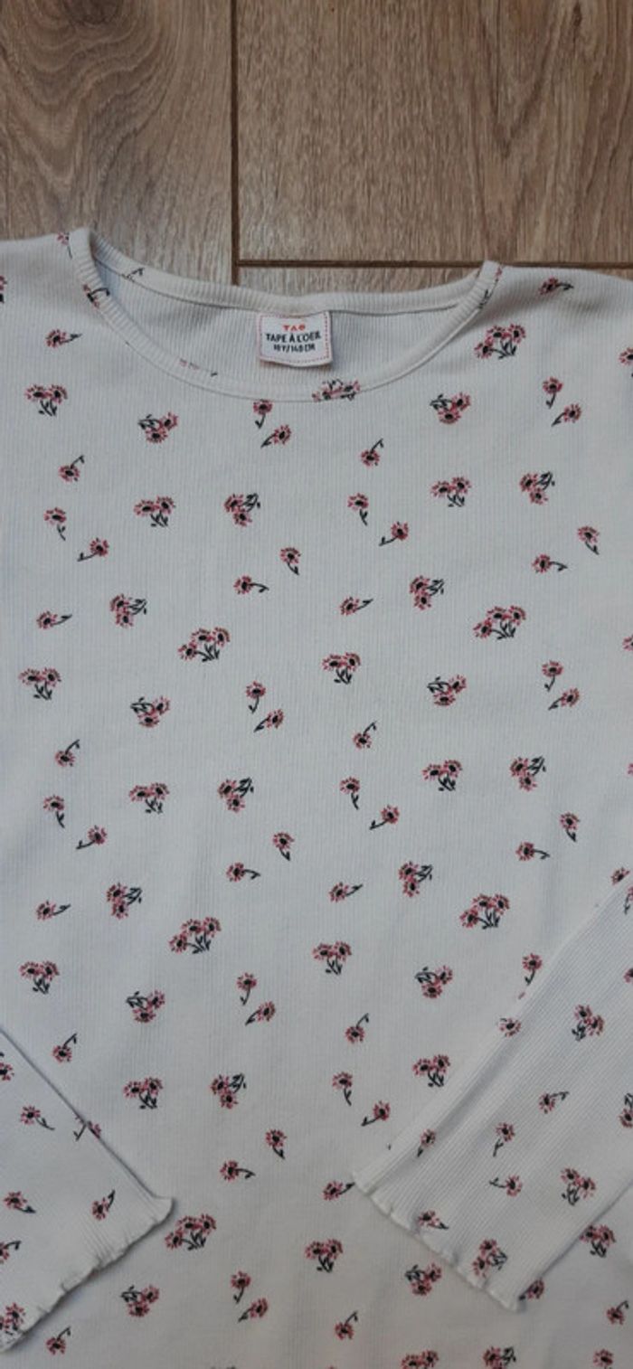 Tee-shirt ML côtelé tape à l'oeil écru motif fleuri 10 ans en parfait état - photo numéro 2