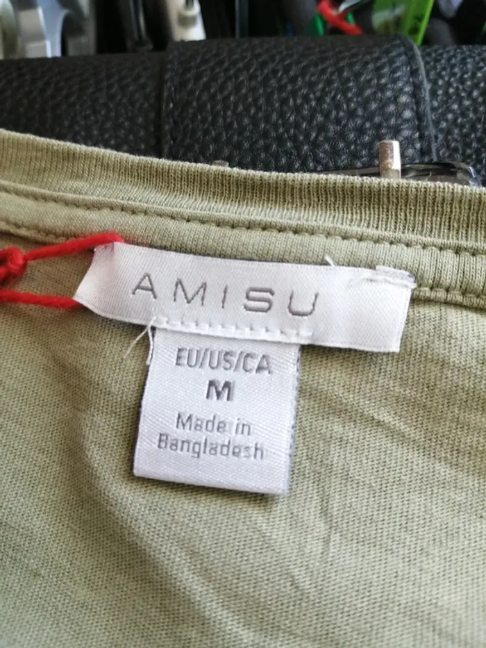 Tee-shirt vert olive imprimé fleur rose avec citation / amisu / (M) - photo numéro 5