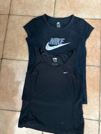 Lot de 2 haut Nike taille 40/42
