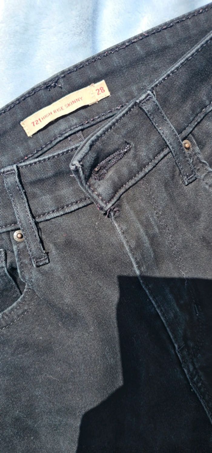 Jean noir Levis 721 high rose skinny taille 38 - photo numéro 4