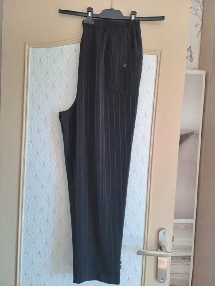 Pantalon femme noir rayé brillant habillé comme neuf T6 = 46 - photo numéro 4