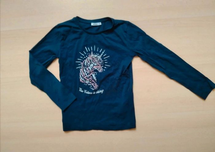 Joli t-shirt longues manches licorne 🦄 taille 8 ans