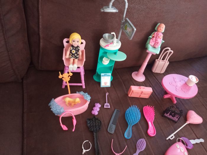 Lot d'Accessoires et Mobilier en Vrac pour poupée Barbie - photo numéro 2