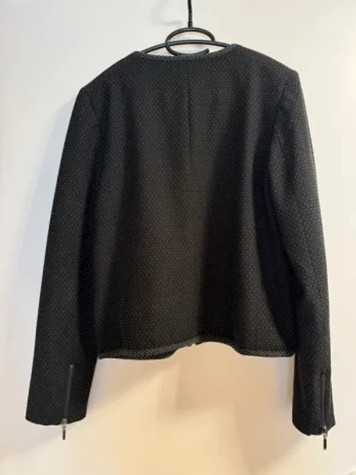 Veste noire à pois - photo numéro 2
