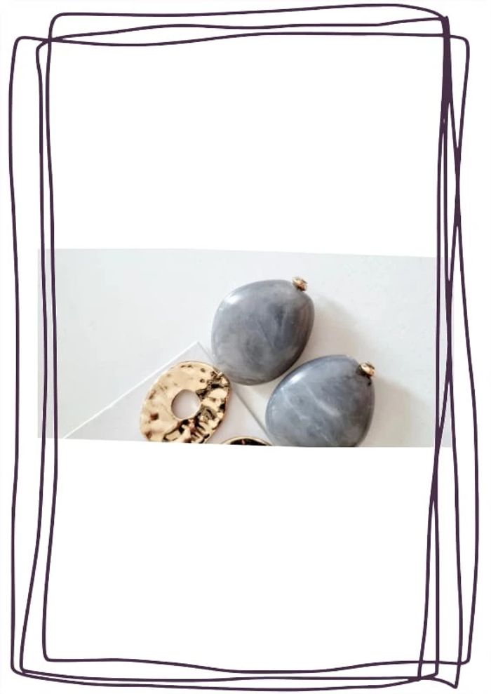 Boucles d'oreilles fantaisies dorées et pierre grise moa neuve avec étiquette - photo numéro 3