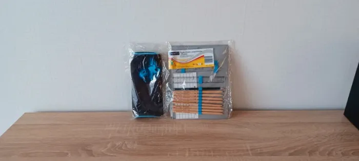 Trousse d'écolier compartimentée garçon skateur 29 pièces trousse feutres règle gomme
