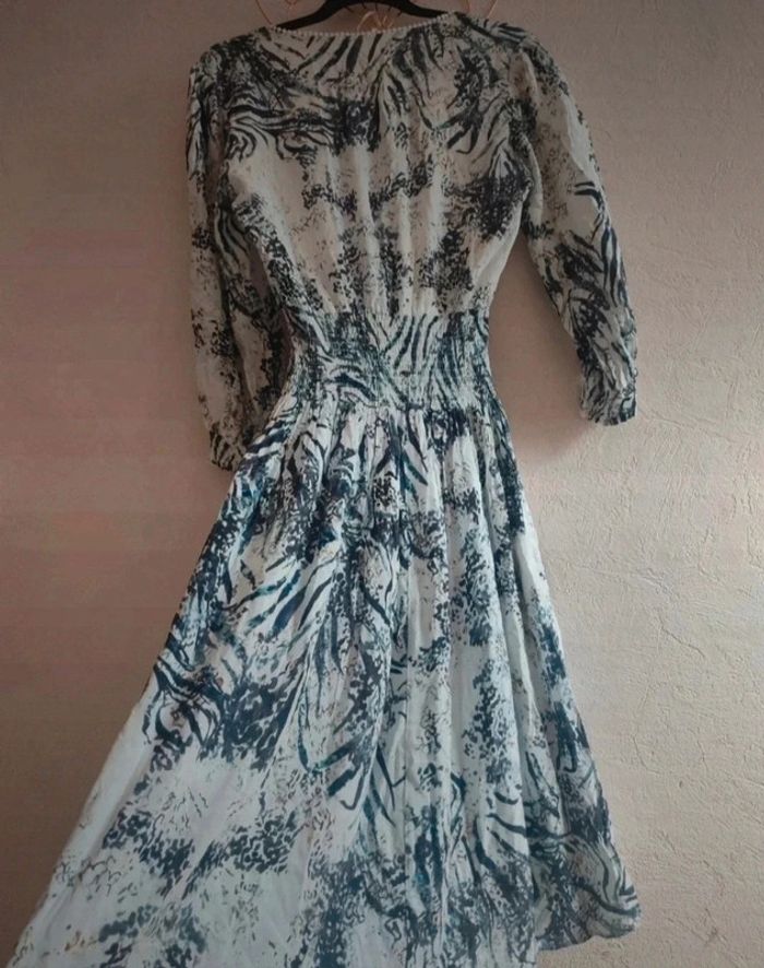 Robe mi-longue, col V , légère, taille 38 . Exetera - photo numéro 8
